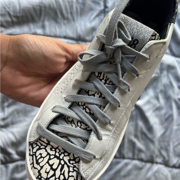 P448 John low top sneaker like new women’s 8.5 - Picture 4 of 9